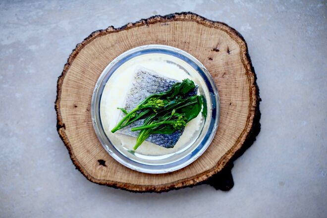 Restaurante Arcadas: robalo da Costa de Prata com batata gandaresa e espigos de couve (€33), 