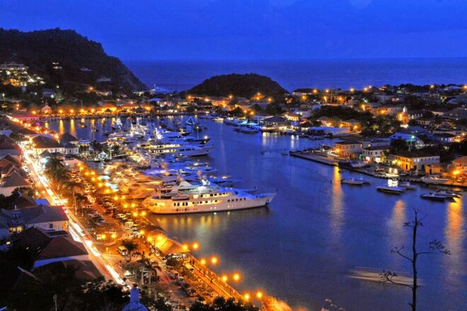 ST. BARTS | Este pequeno pedaço de França nas Caraíbas é destino de férias de várias celebridades. Entre os casais que escolheram este destino estão Jay-Z e Beyoncé.