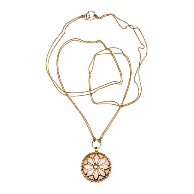 MIMATA, NO EL CORTE INGLÉS | A arquitetura ocupa um lugar de destaque no universo da Mimata. Roma, a sua primeira coleção, faz uma desconstrução geométrica com influências de movimentos artísticos como a Art Deco, que junta ao design e à moda. mimata.pt 