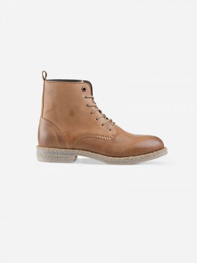 Botas, €126,50, NoBrand em mintysquare.com