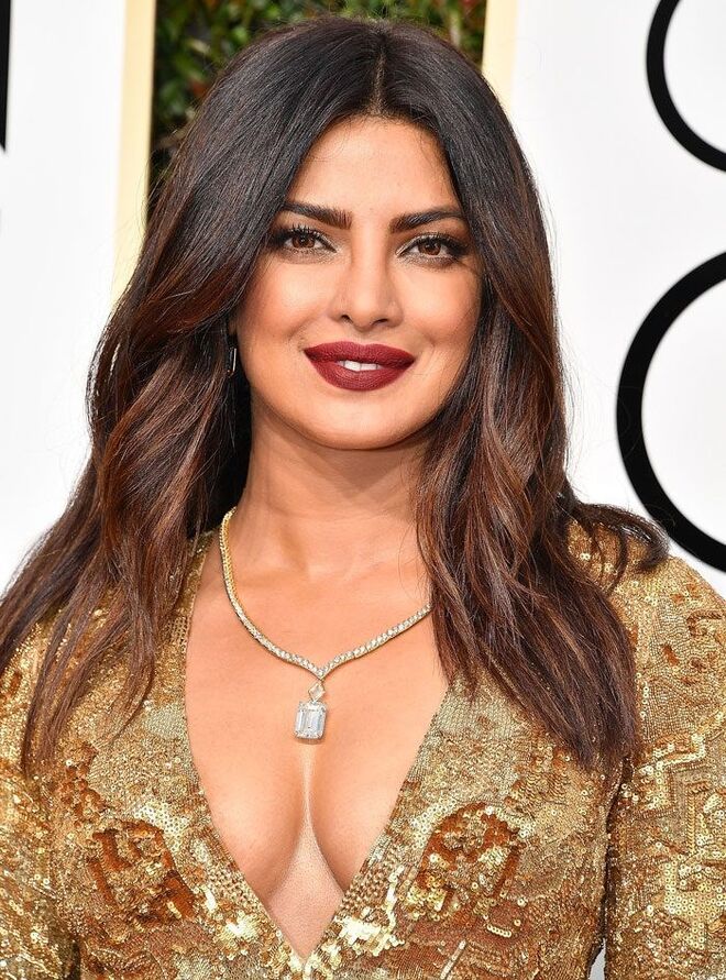 PRIYANKA CHOPRA | Não são amigas há muito tempo, mas a atriz surgiu por diversas vezes ao lado de Meghan no Instagram. Chopra foi também uma das poucas pessoas a comentar em público a relação de Meghan com o príncipe Harry. 
