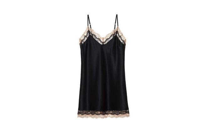 ESCORPIÃO (23 de outubro - 21 de novembro) | Este signo é fascinado por tudo o que é misterioso e oculto, por isso o presente ideal despertar-lhe-á a curiosidade para uma nova história ou área da psicologia. Excelentes opções são livros de mistério e ficção científica, um conjunto de cartas de Tarot, antiguidades ou lingerie. Babydoll, €69,90, Intimissimi.