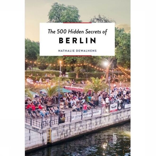 SAGITÁRIO (22 de novembro - 21 de dezembro) | Os Sagitários são naturalmente aventureiros e adoram qualquer presente que esteja relacionado com um estilo de vida ativo. Uma viagem surpresa ou um livro sobre viagens são alguns dos presentes que farão as delícias dos nativos deste signo. Livro 'The 500 hidden secrets of Berlin', €14,50.