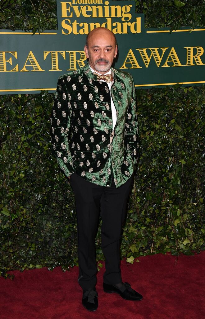 O conhecido designer de calçado com sola vermelha, Christian Louboutin, já morou na Comporta, da qual se fartou (como confessou numa entrevista ao Expresso), e tem hoje uma casa próxima do local, em Melides (além da residência, em Lisboa, no Largo dos Lóios, num palacete que pertencia à família Formosinho Sanches)