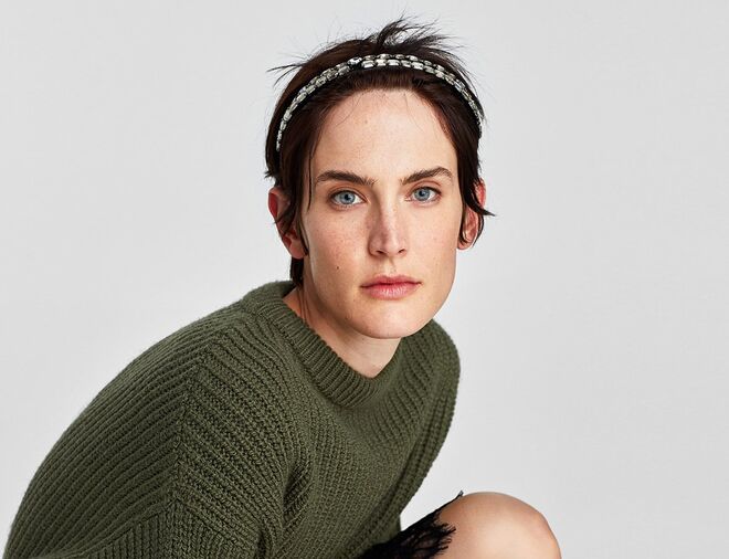 10.	Cabelos muito curtos com diadema a lembrar o corte ‘pixie’