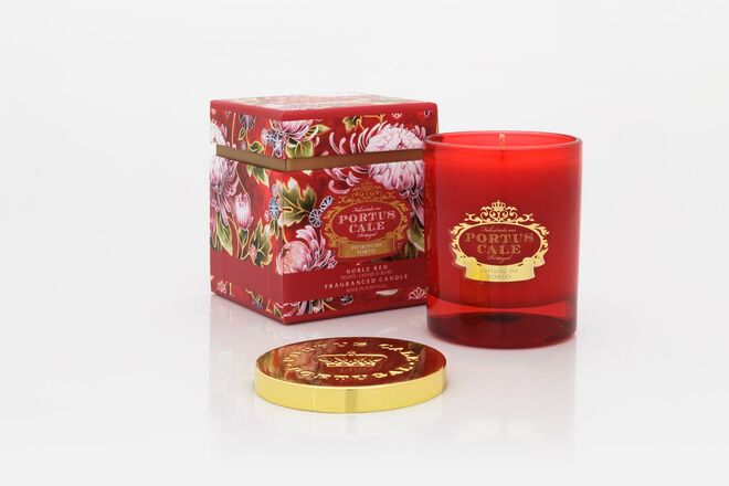 Vela Aromática em vidro vermelho Noble Red, €22, Portus Cale
