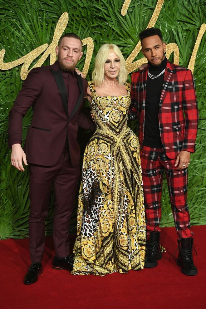 Conor McGregor, Donatella Versace e Lewis Hamilton