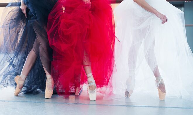 Solange Melo: top Intimissimi. Henriett Ventura: corpete Storytailors. Isadora Valero: top Adidas. Saias em tule Storytailors.