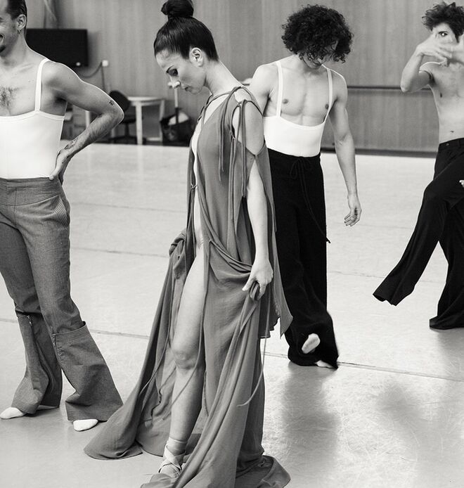 Filipa Castro. Começou a dançar com sete anos numa escola no mesmo bairro da escola primária que frequentava. Foi por arrasto de uma amiga e já não largou a dança. “Ingressei no Conservatório com dez anos. Quando acabei fui convidada a entrar na Companhia [em 1996]. Esta é a minha 22.ª temporada.”