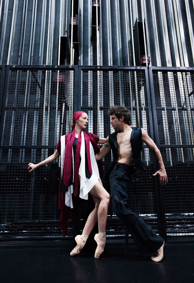 Solange Melo: kimonos Storytailors. Carlos Pinillos: colete e calças Storytailors.