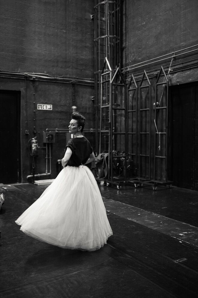 Henriett Ventura. Na sua Hungria natal começou a dançar aos nove anos. Aos 18 foi para S. Petersburgo e voltou a casa ao fim de um ano. Esteve em Portugal na Expo 98 a representar a Hungria, precisamente no Teatro Camões. “Voltei cá para fazer uma audição e entrei na Companhia, em 1999. Saí e voltei de vez, em 2011.”