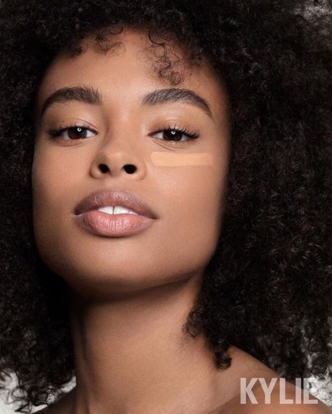 Silver Series Skin Concealer no tom Cedar, Kylie Cosmetics 