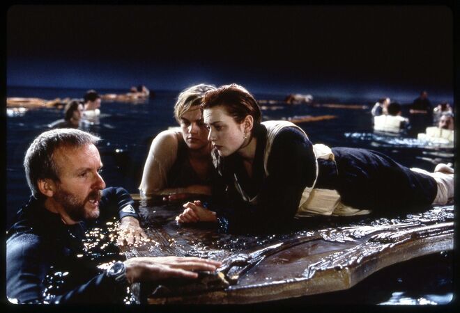 Recentemente, James Cameron reconheceu em entrevista à Vanity Fair que as personagens Jack e Rose cabiam na famosa tábua de madeira que acabou por salvá-la apenas a ela do mar gelado. ‘Se ambos tivessem sobrevivido, o final do filme não faria sentido. (…) o filme fala sobre a morte e a separação. O Jack tinha que morrer.’, afirmou Cameron. 
