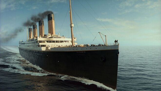Os custos do filme atingiram os 200 milhões de dólares, um valor mais alto do que custou construir o próprio Titanic. O mítico barco foi construído com a ajuda de 7,5 milhões de dólares da época, o equivalente a 120-150 milhões em 1997.