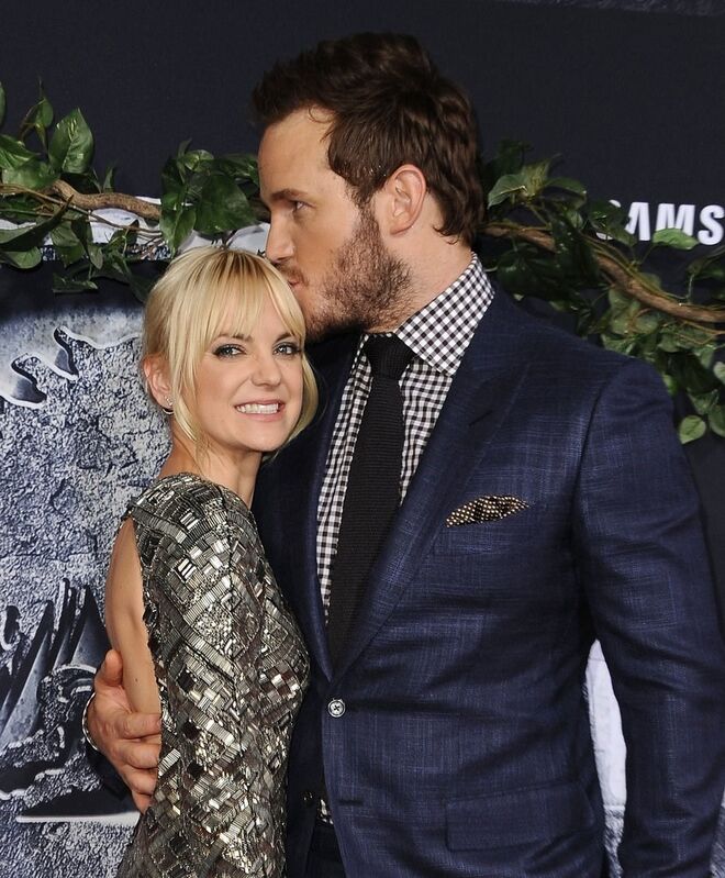 CHRIS PRATT E ANNA FARIS, Agosto | Uma história de amor de oito anos com um filho de quatro. 