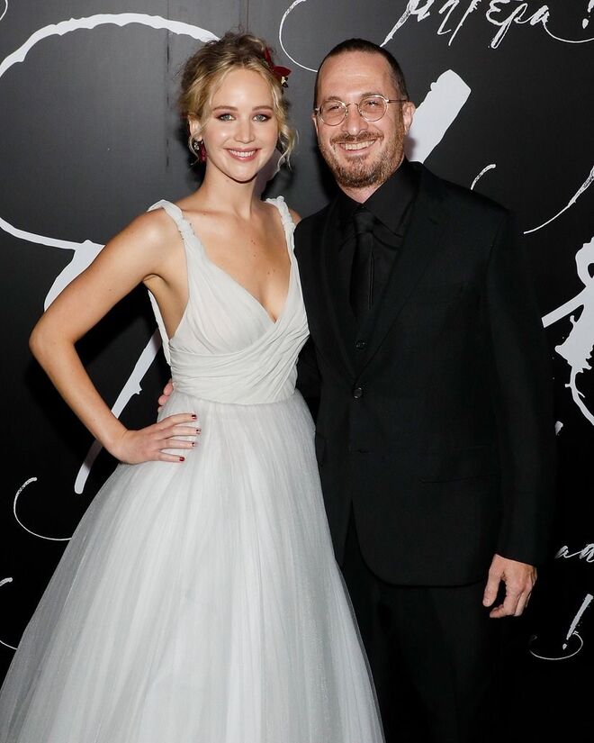 JENNIFER LAWRENCE E DARREN ARONOFSKY, Novembro | A atriz volta a estar solteira depois de uma relação de pouco mais de um ano do realizador . Conheceram-se nos bastidores do filme Mother!