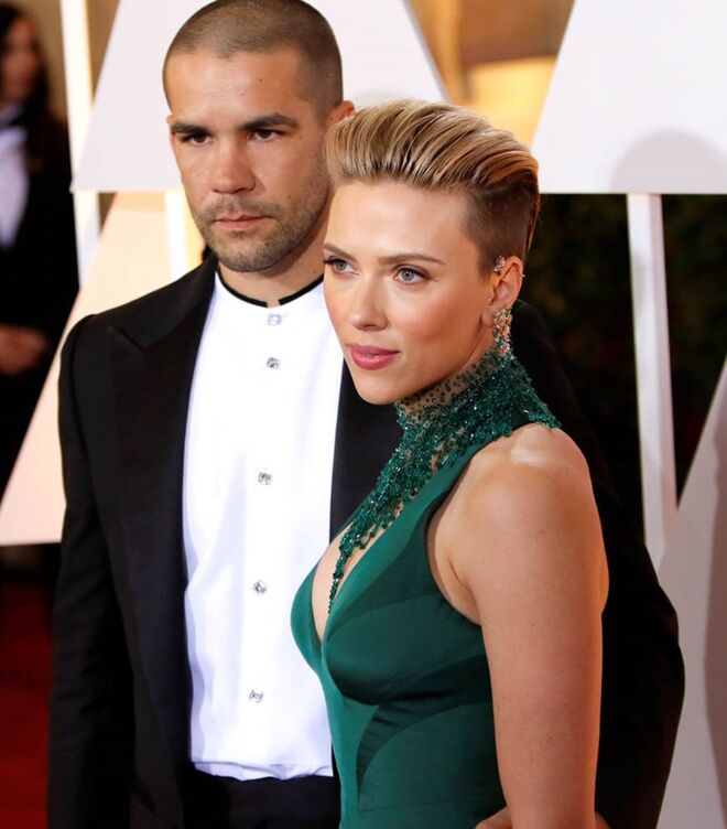 SCARLETT JOHANSSON E ROMAIN DAURIAC, Fevereiro | O casal conheceu-se em 2012 e casou numa cerimónia privada em Philipsburg (Montana, EUA), em 2014. Entretanto, tiveram uma filha, Rose. 