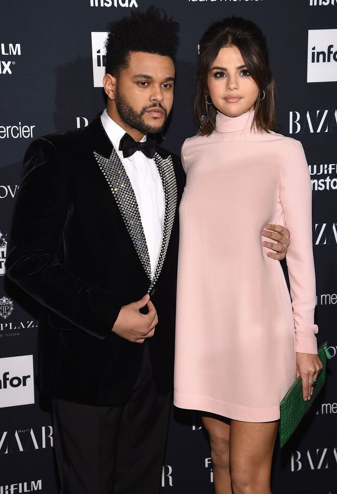 SELENA GOMEZ E THE WEEKND, Outubro | O casal de cantores colocou um ponto final na relação de dez meses em outubro passado. Ambos começaram a ser vistos juntos em janeiro deste ano, pouco depois de o cantor ter terminado o namoro com a modelo Bella Hadid. Tudo leva a crer que Selena terá voltado para Justin Bieber. 