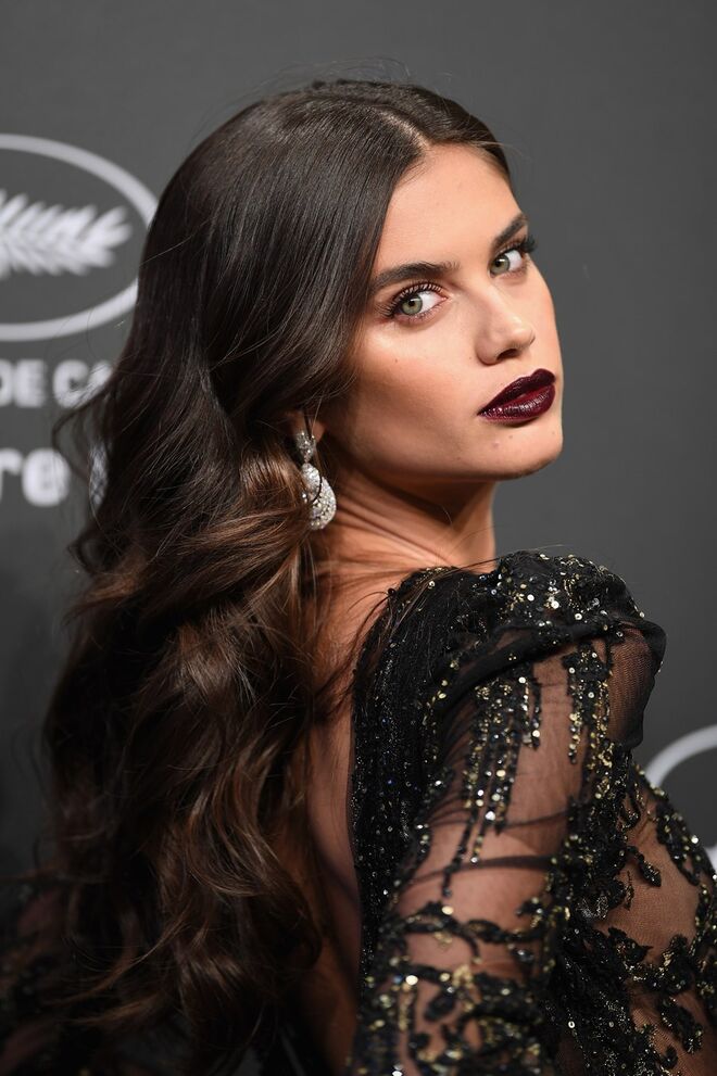 Sara Sampaio no Festival de Cinema de Cannes, França. Maquilhagem de Vincent Oquendo e cabelos de Teddy Charles.