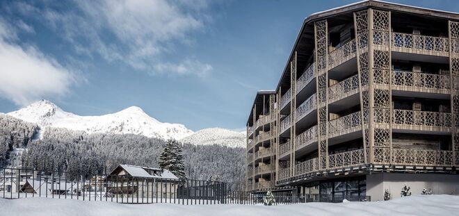 Valsana, Suíça | É o mais recente hotel a inaugurar do grupo Tschuggen, decorado por Carlo Rampazzi. O restaurante Twist tem à disposição uma série de pratos típicos da cozinha alpina, mas também uma grande variedade de opções healthy. O spa tem a assinatura da Clarins. O hotel conta ainda com apartamentos que podem ser alugados e que partilham os serviços do hotel. 