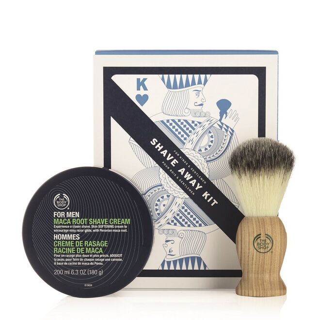 Shave Away Kit: Maca Root Shave Cream (200 ml) e esponja, €19, The Body Shop