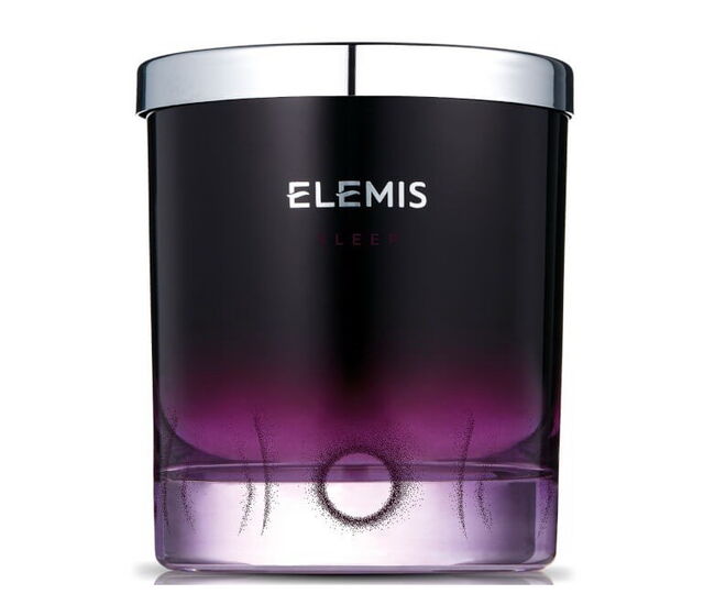 Life Elixirs Sleep Candle, €40,95, Elemis – Esta vela utiliza uma mistura de aromas de 12 óleos essenciais puros, incluindo o patchouli, elemi e palmarosa para envolver a mente, corpo e alma num véu de calma