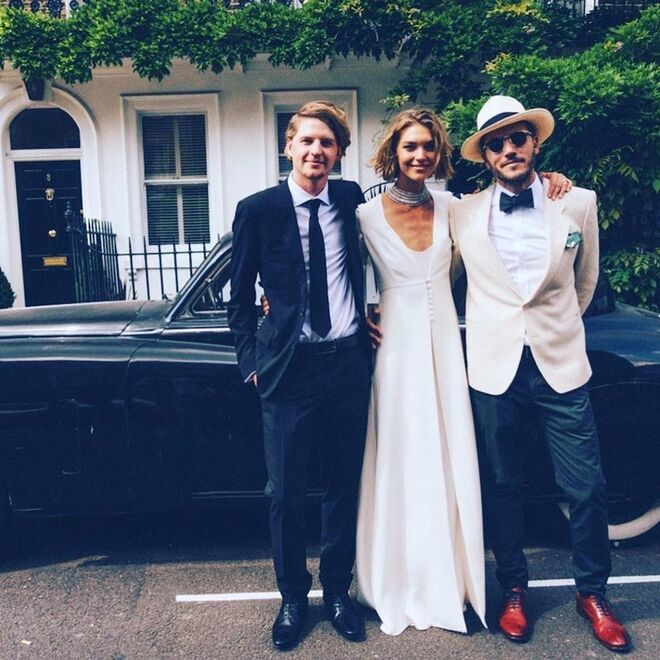 Arizona Muse & Boniface Verney-Carron | A modelo inglesa casou com o namorado de há vários anos, em Londres, no último verão, e escolheu um vestido de noiva Temperley London. 