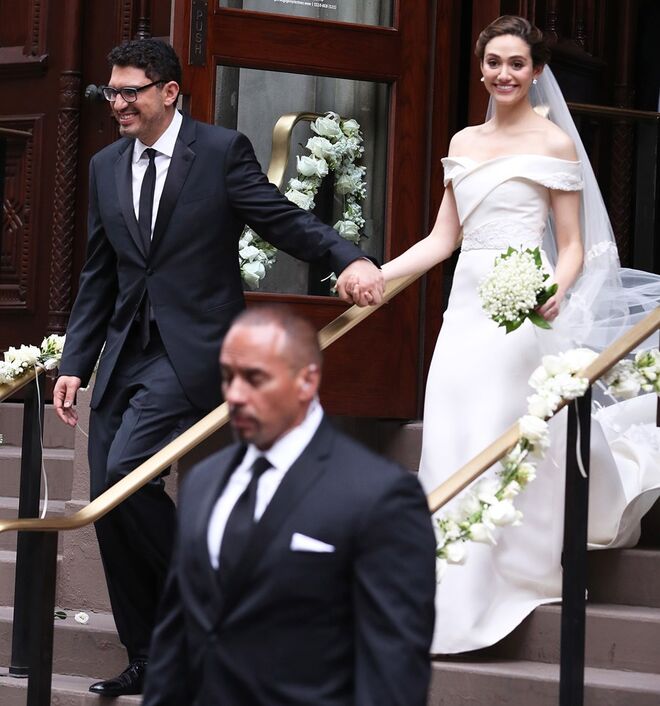 Emmy Rossum & Sam Esmail | A atriz casou com o ator e produtor numa sinagoga do Upper East Side de Manhattan, em Nova Iorque, no passado mês de maio. O vestido de noiva foi Carolina Herrera. 