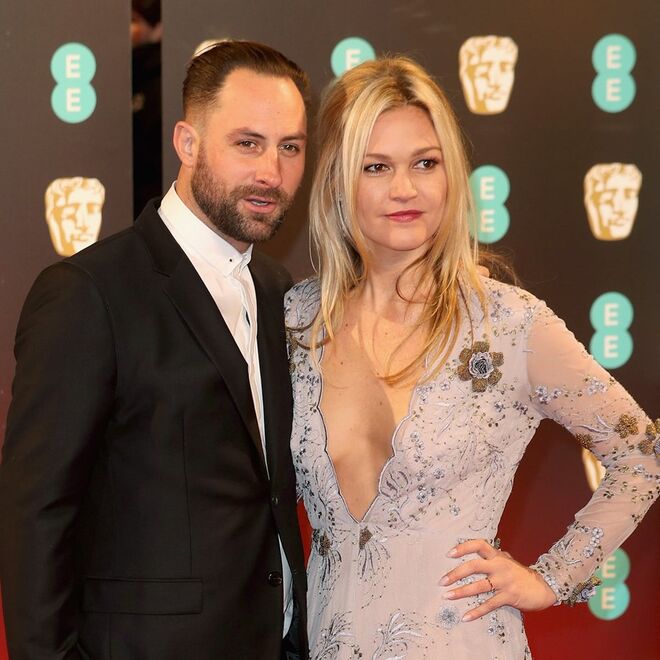 Julia Stiles & Preston J. Cook | Os dois casaram numa cerimónia bastante restrita, numa praia de Seattle, depois de terem anunciado o noivado na noite de Natal de 2015. A 20 de outubro o casal deu as boas vindas ao filho Strummer.