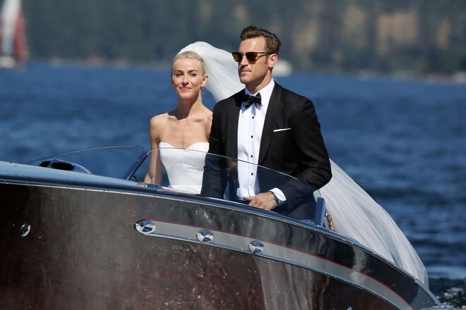 Julianne Hough & Brooks Laich | A atriz e bailarina casou este verão com o jogador de hóquei no gelo, em Idahoo (EUA). Para a ocasião, Hough usou dois vestidos distintos da Marchesa. 