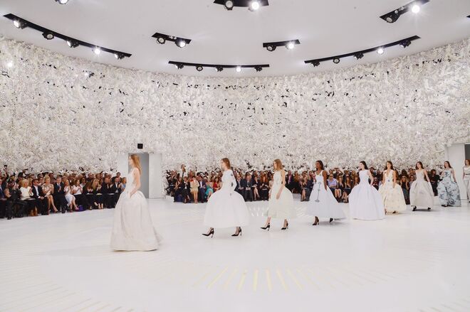 Desfile de Alta Costura outono/inverno 2014/15 da casa Christian Dior, no Museu Rodin, em Paris.