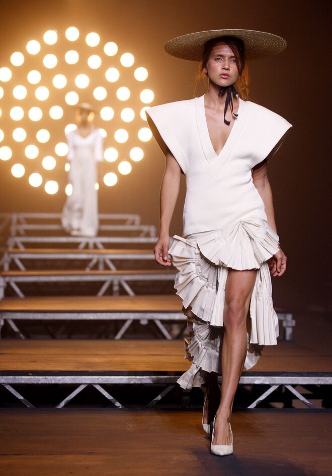 Desfile primavera/verão 2017 da marca Jacquemus, em Paris.