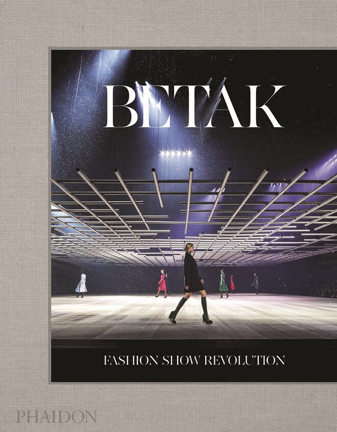 Capa do livro Betak: Fashion Show Revolution, da editora Phaidon.