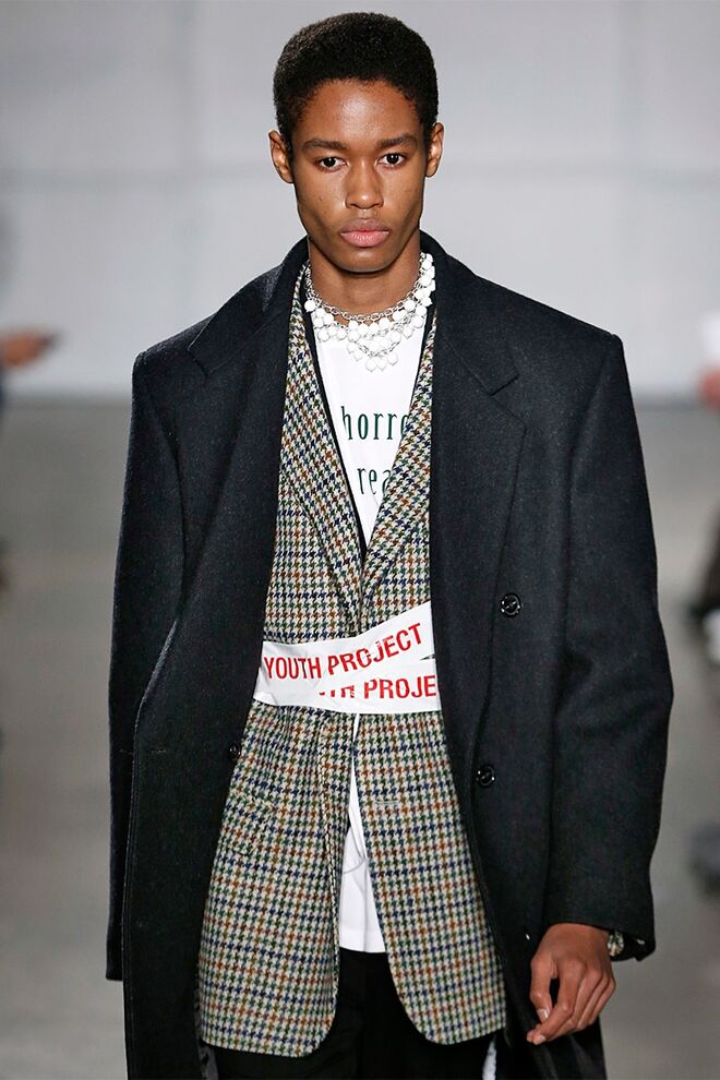 4. O clipe da Prada que custa €160 e a fita de Raf Simons que custa €170