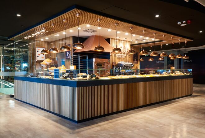 Alcoa: Os mestres da doçaria conventual da pastelaria Alcoa trazem muitos séculos de segredos e de história que podem ser degustados em formas de doces, sem ter de procurar nas atas do Mosteiro de Alcobaça.