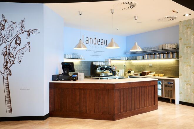 Landeau Chocolate: A exclusiva Landeau Chocolate, já considerada pelo NY Times como a marca de "um bolo de chocolate diabolicamente bom!” e, antes disso, já parte integrante do Club del Gourmet, combina a escolha dos melhores ingredientes com as quantidades exatas e a preparação cuidada.