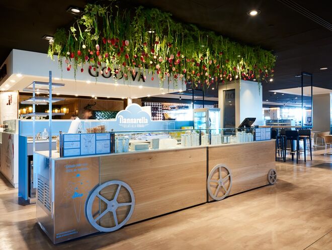 Nannarella: Para completar a experiência gastronómica, a Nannarella, geladaria artesanal italiana e de bairro, confeciona os gelados 100% à mão e com todo o sabor.