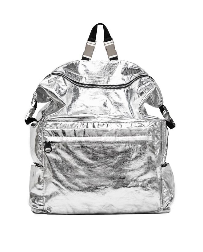 A mochila metalizada. Antes - €45,95 Agora - €29,99
