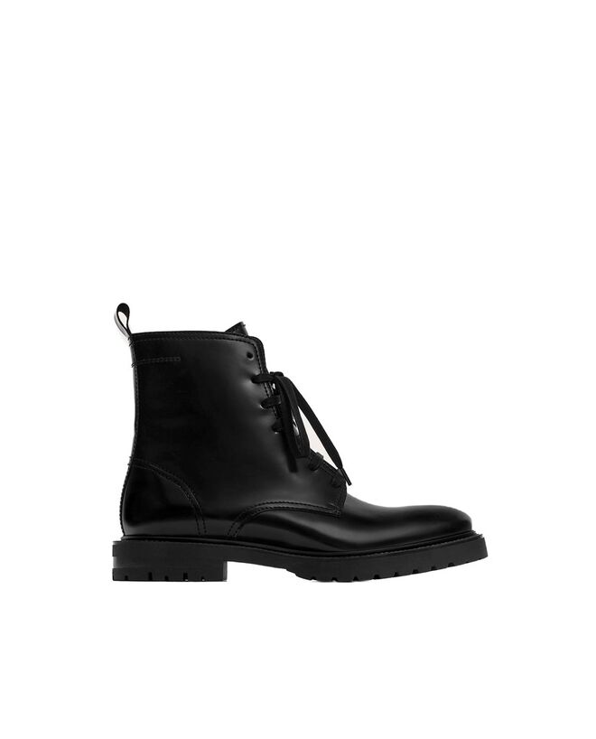 As botas militares em pele. Antes - €79,95 Agora - €59,99 