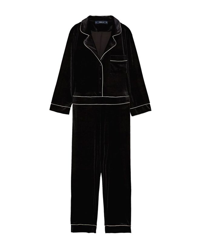 O jumpsuit de veludo. Antes - €39,95 Agora - €19,99