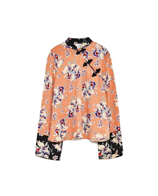 O top em cetim. Antes - €25,95 Agora - €17,99