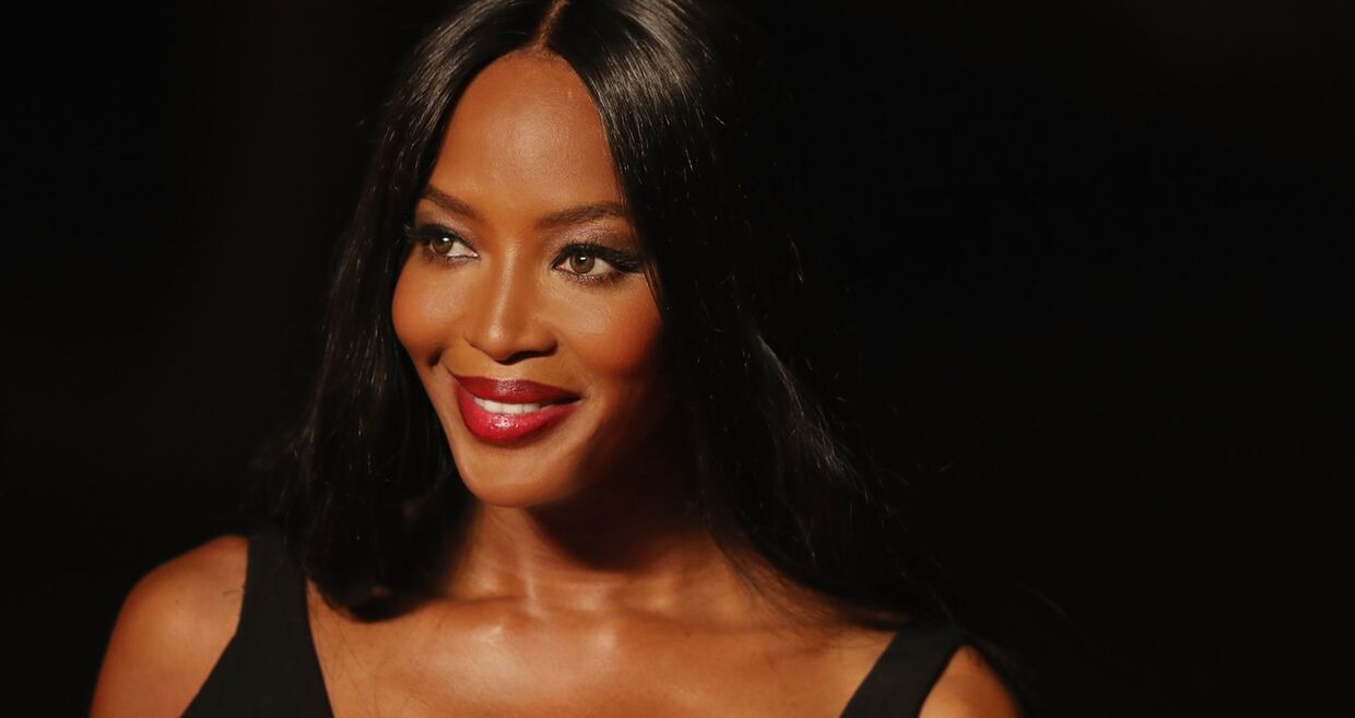 Naomi Campbell | Rebecca White, a ex-assistente pessoal de Naomi Cambell, revelou que a supermodelo fazia vários pedidos muito específicos e regulares sempre que ficava num hotel. Em entrevista ao jornal New York Post revelou que Cambpell pedia sempre que os seus quartos fossem decorados com 25 velas com aroma a lírio, posicionadas em sítios específicos. “Era sempre necessário ter cinco velas na casa de banho, dez no quarto e dez na sala”, contou.
