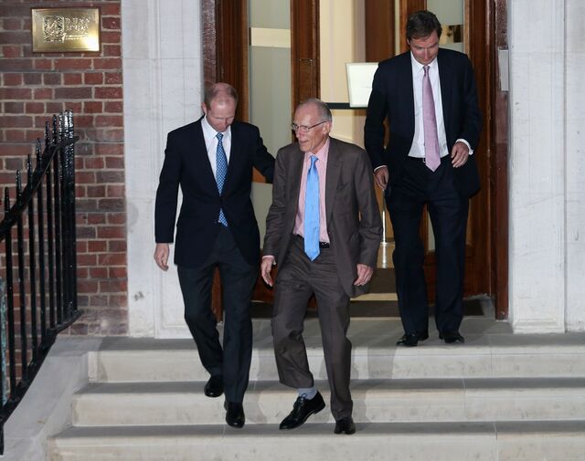 25. O ginecologista-obstetra oficial da realeza britânica chama-se Marcus Setchell e reformou-se após o nascimento do príncipe George. Antes, esse papel cabia ao médico Sir George Pinker, responsável pelos partos de William e Harry. 