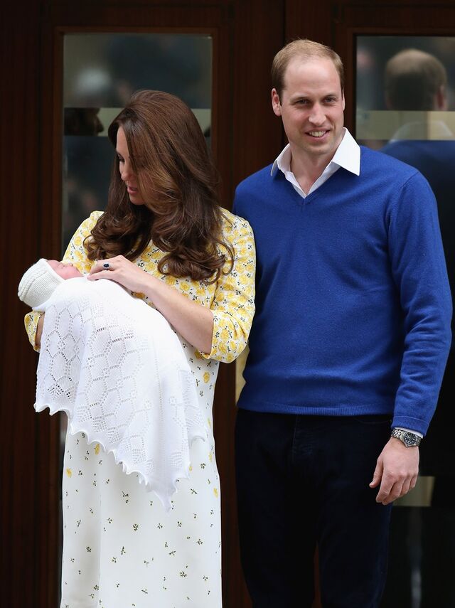 37. O registo civil do bebé tem de ser feito com as normas do país: os pais têm, tal como todos os cidadãos, 42 dias para o fazer. 