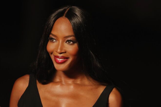 Naomi Campbell | Rebecca White, a ex-assistente pessoal de Naomi Cambell, revelou que a supermodelo fazia vários pedidos muito específicos e regulares sempre que ficava num hotel. Em entrevista ao jornal New York Post revelou que Cambpell pedia sempre que os seus quartos fossem decorados com 25 velas com aroma a lírio, posicionadas em sítios específicos. “Era sempre necessário ter cinco velas na casa de banho, dez no quarto e dez na sala”, contou.