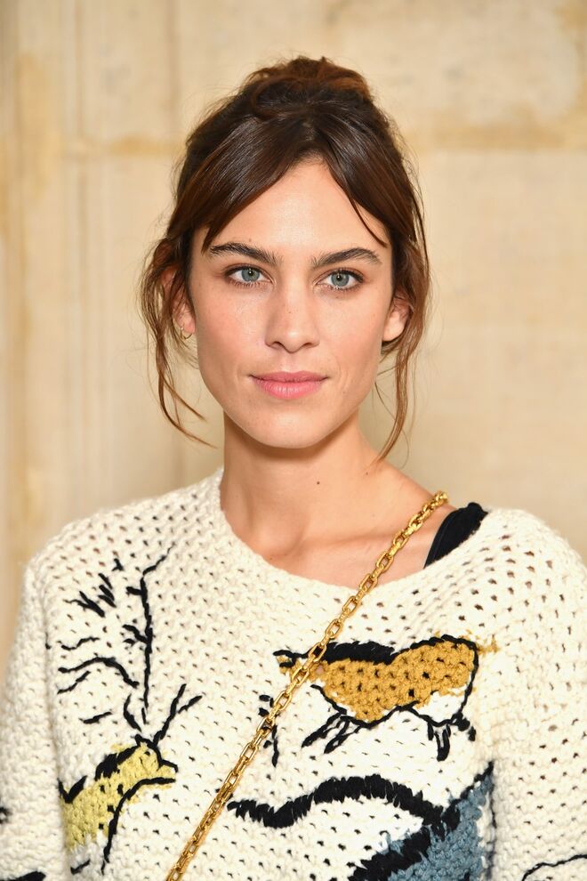 Alexa Chung no desfile da maison Christian Dior primavera/verão 2018, na Semana de Moda de Paris.