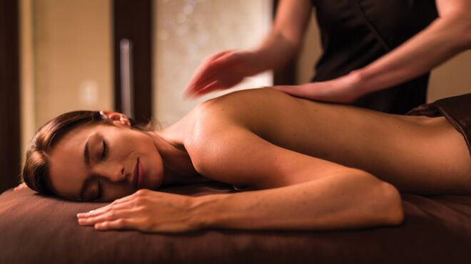 Ritz Four Seasons Hotel & Spa: O Spa do Hotel Ritz em Lisboa dispensa apresentações para qualquer adepto de tratamentos de luxo mas talvez não saiba que, cerca de duas a três vezes por ano, este Spa recebe terapeutas de outros Hotéis da cadeia Four Seasons, que trazem consigo o expertise de países como a Tailândia, Indonésia ou Índia.