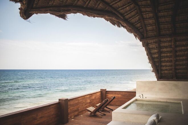 As beach houses são casas que resultam da criação conjunta entre arquitetos, designers e engenheiros e a Palapa House é a mais exclusiva destas. Tem 850 metros quadrados e cinco quartos.