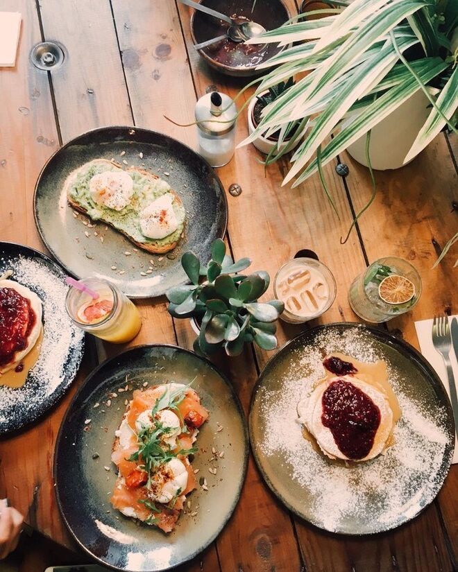 Comer um brunch ao jantar no Fauna & Flora