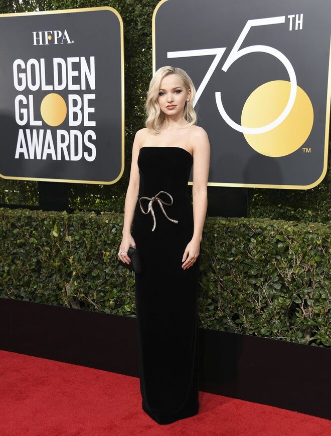 Dove Cameron em Monique Lhuillier